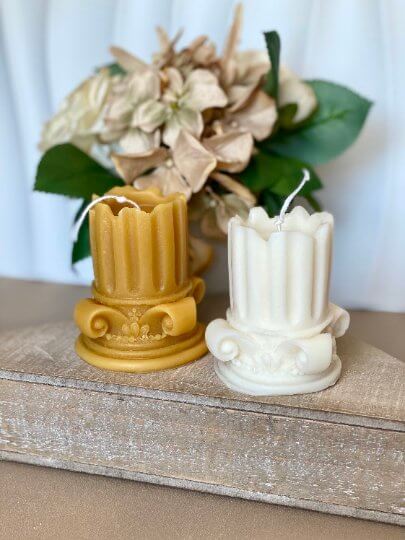 Romano Pillar Sculpture Candle – Hand-Poured Soy Wax | Ivory & Brown
